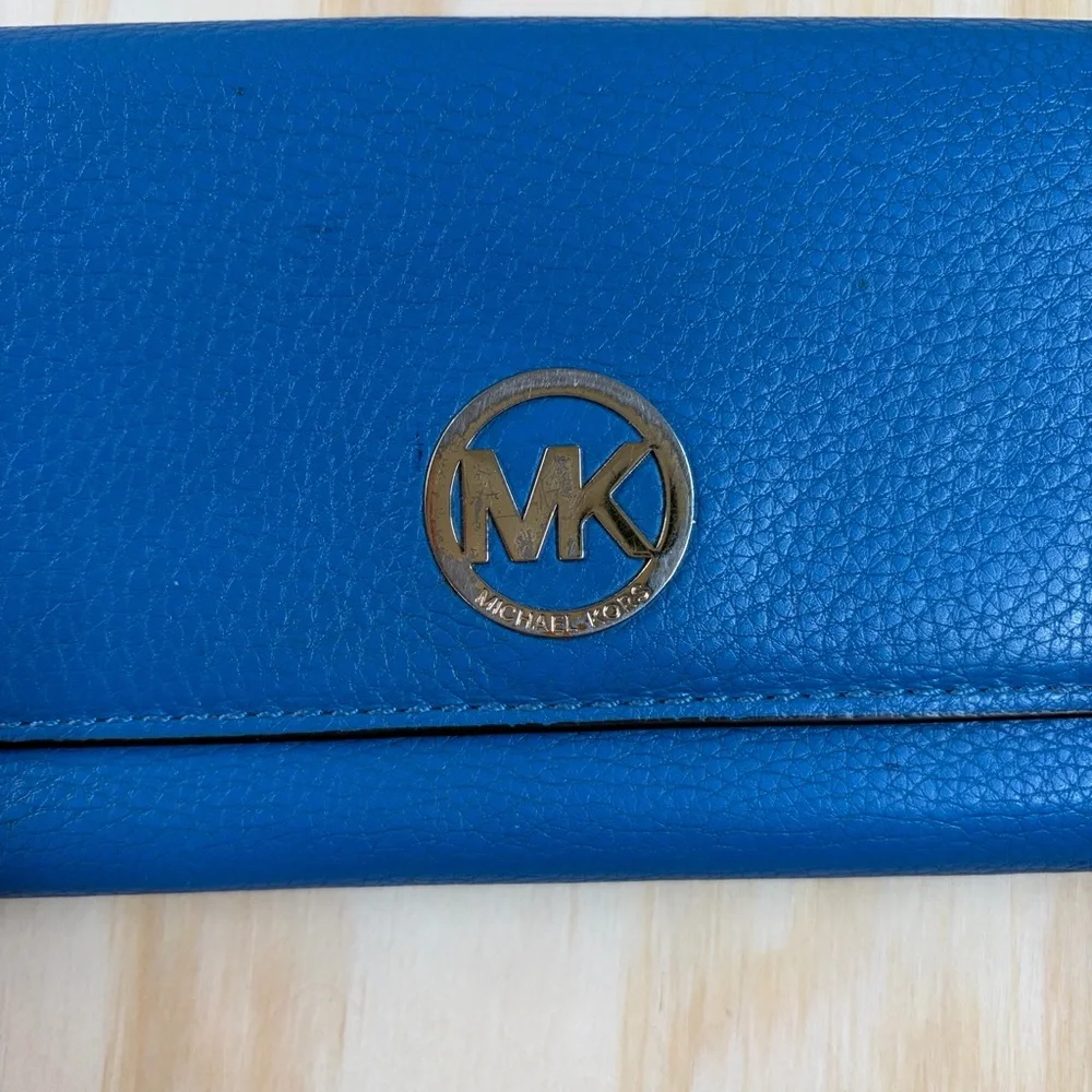 Michael Kors Blue Wallet - Picture 11 of 13